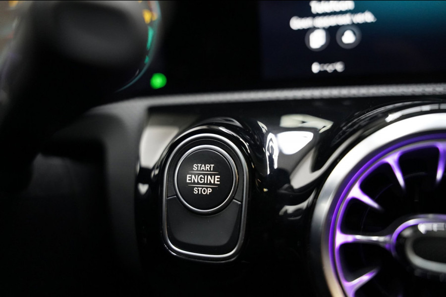 Mercedes-Benz CLA-Klasse 250 e AMG NIGHT PANO SFEER 360