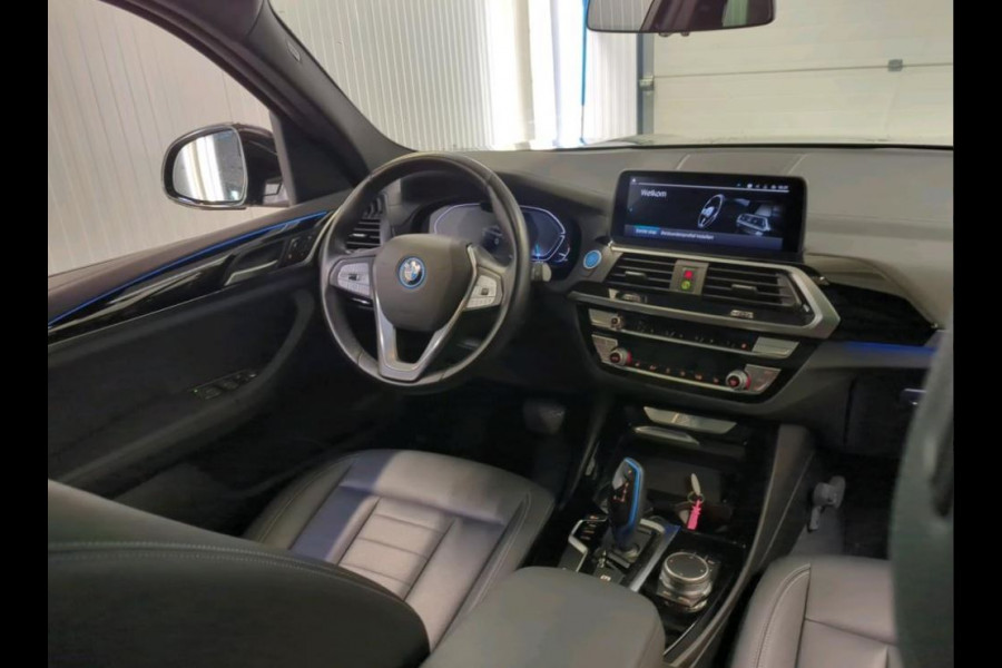 BMW iX3 Executive 80 kWh SOH 98% / Shadow Line / Panoramadak / Leder / Stoelverwarming / Pdc.+Camera / Navigatie / Apk 10-2027