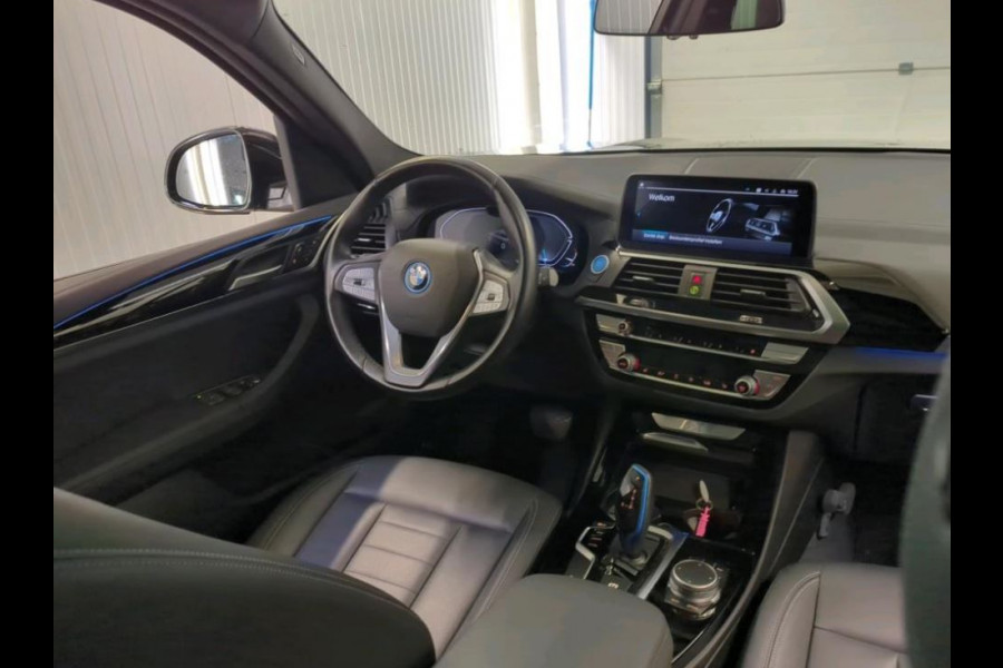 BMW iX3 Executive 80 kWh SOH 99,6% / Panoramadak / Leder / Stoelverwarming / Pdc.+Camera / Navigatie / Apk 10-2027
