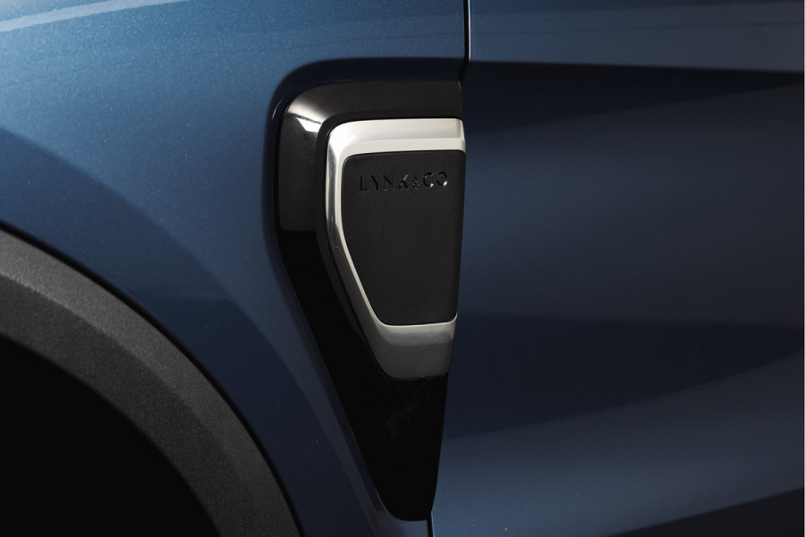 Lynk & Co 01 1.5 PHEV 261PK MY22 Orig. NL | Black Pakket | Afn. Trekhaak | 360 Camera | S/K-panodak | Adapt. Cruise | Memory | Elek. klep | LM 20" |