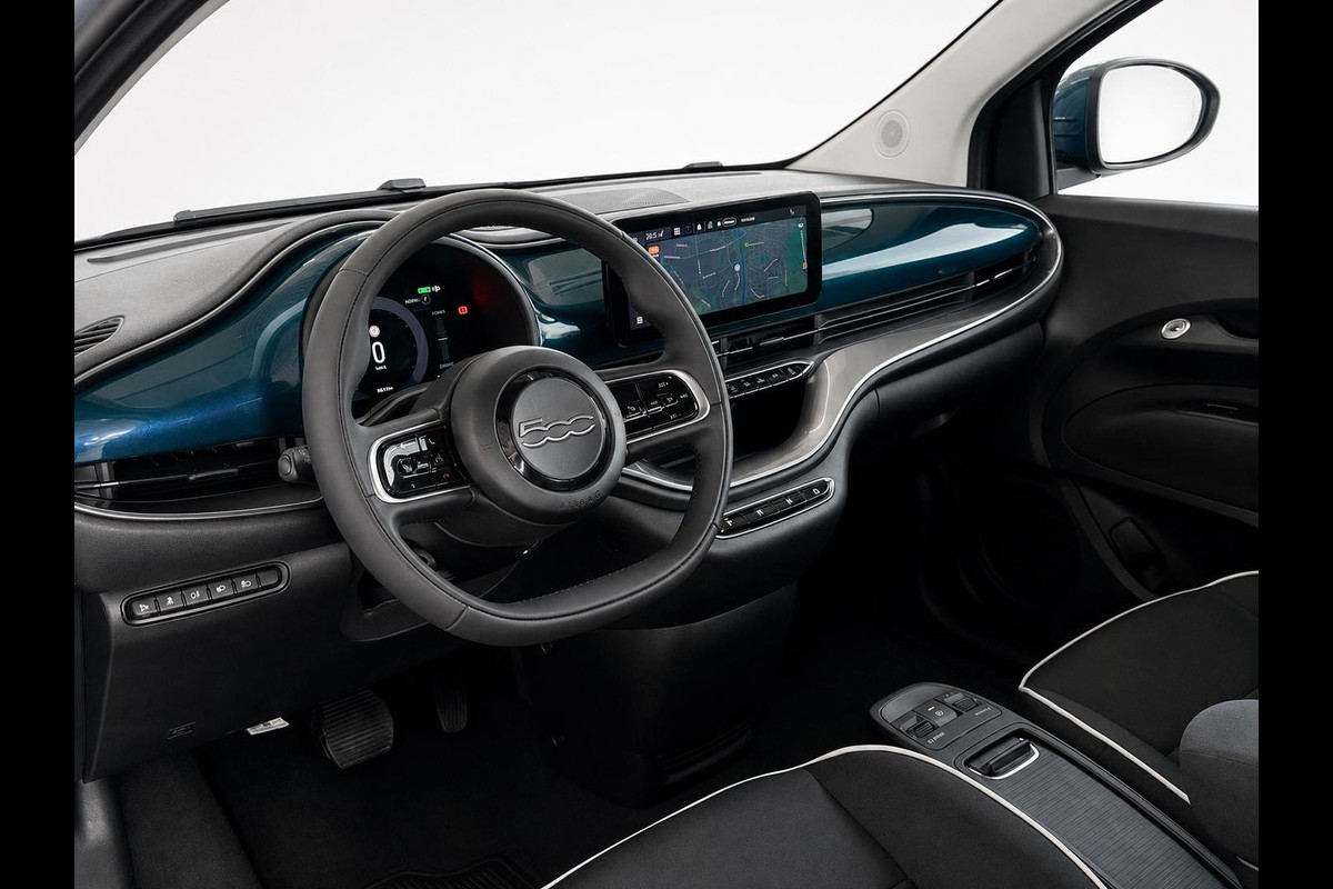 Fiat 500E 42 kWh Navigatie by Apple Carplay Android Auto camera Parkeersensoren rondom Dodehoekdetectie Cruise Control Stoelverwarming Keyless Entry Climate Control