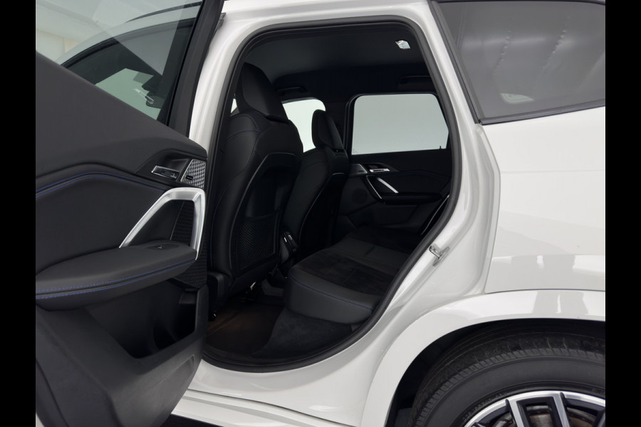 BMW iX1 xDrive30 M-Styling Launch Edition 67 kWh (3-Fase-11kW) {SoH-99%) (INCL.BTW) *LEATHER-MICROFIBRE | FULL-LED | HARMAN/KARDON | WIDESCREEN-DIGI-COCKPIT | CAMERA | PRIVACY-GLASS | SHIFT-PADDLES | SPORT-SEATS | NAVI-FULLMAP | DAB+ | 18''ALU | TOWBAR*