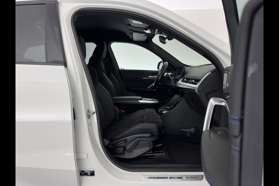 BMW iX1 xDrive30 M-Styling Launch Edition 67 kWh (3-Fase-11kW) {SoH-99%) (INCL.BTW) *LEATHER-MICROFIBRE | FULL-LED | HARMAN/KARDON | WIDESCREEN-DIGI-COCKPIT | CAMERA | PRIVACY-GLASS | SHIFT-PADDLES | SPORT-SEATS | NAVI-FULLMAP | DAB+ | 18''ALU | TOWBAR*