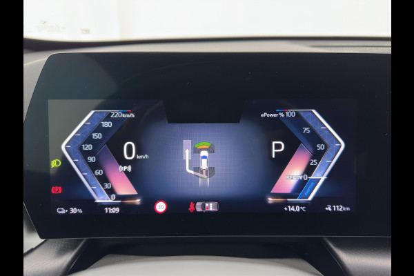 BMW iX1 xDrive30 M-Styling Launch Edition 67 kWh (3-Fase-11kW) {SoH-99%) (INCL.BTW) *LEATHER-MICROFIBRE | FULL-LED | HARMAN/KARDON | WIDESCREEN-DIGI-COCKPIT | CAMERA | PRIVACY-GLASS | SHIFT-PADDLES | SPORT-SEATS | NAVI-FULLMAP | DAB+ | 18''ALU | TOWBAR*
