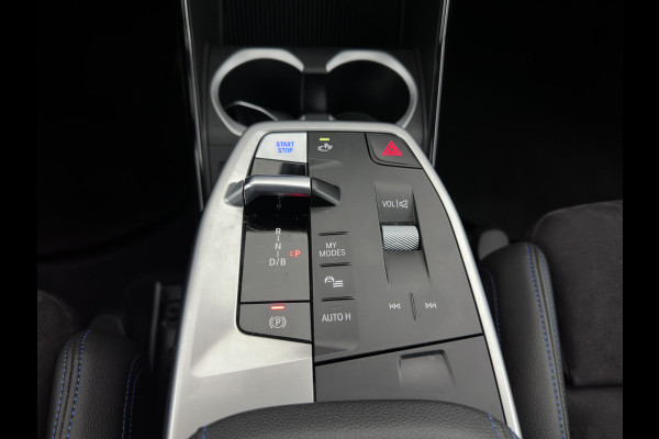 BMW iX1 xDrive30 M-Styling Launch Edition 67 kWh (3-Fase-11kW) {SoH-99%) (INCL.BTW) *LEATHER-MICROFIBRE | FULL-LED | HARMAN/KARDON | WIDESCREEN-DIGI-COCKPIT | CAMERA | PRIVACY-GLASS | SHIFT-PADDLES | SPORT-SEATS | NAVI-FULLMAP | DAB+ | 18''ALU | TOWBAR*