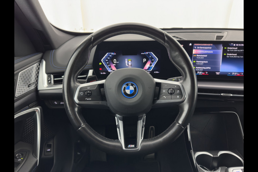 BMW iX1 xDrive30 M-Styling Launch Edition 67 kWh (3-Fase-11kW) {SoH-99%) (INCL.BTW) *LEATHER-MICROFIBRE | FULL-LED | HARMAN/KARDON | WIDESCREEN-DIGI-COCKPIT | CAMERA | PRIVACY-GLASS | SHIFT-PADDLES | SPORT-SEATS | NAVI-FULLMAP | DAB+ | 18''ALU | TOWBAR*
