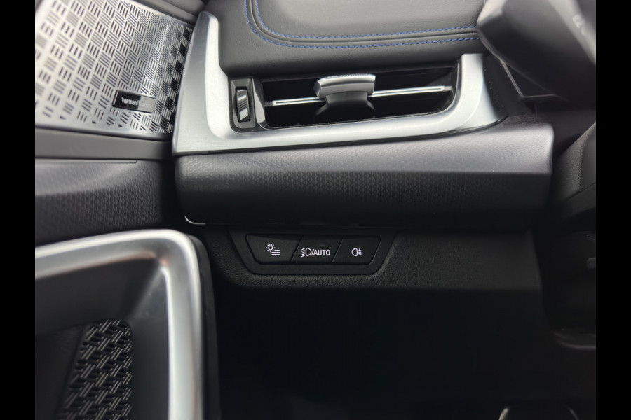 BMW iX1 xDrive30 M-Styling Launch Edition 67 kWh (3-Fase-11kW) {SoH-99%) (INCL.BTW) *LEATHER-MICROFIBRE | FULL-LED | HARMAN/KARDON | WIDESCREEN-DIGI-COCKPIT | CAMERA | PRIVACY-GLASS | SHIFT-PADDLES | SPORT-SEATS | NAVI-FULLMAP | DAB+ | 18''ALU | TOWBAR*