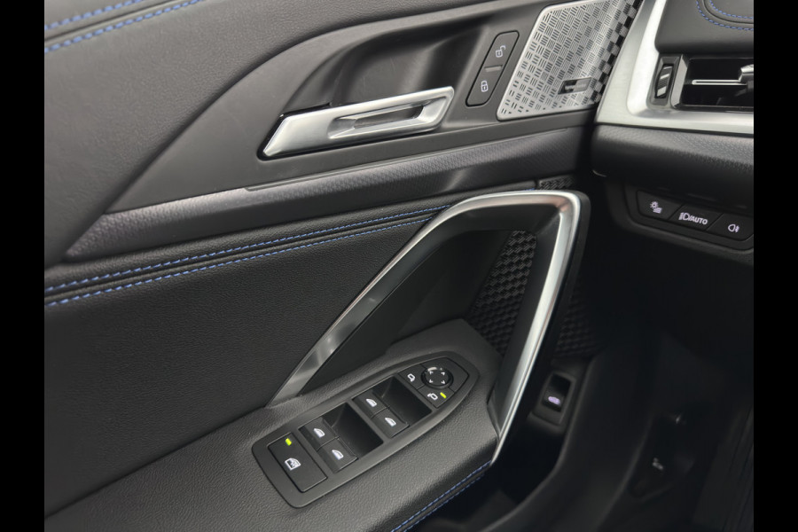 BMW iX1 xDrive30 M-Styling Launch Edition 67 kWh (3-Fase-11kW) {SoH-99%) (INCL.BTW) *LEATHER-MICROFIBRE | FULL-LED | HARMAN/KARDON | WIDESCREEN-DIGI-COCKPIT | CAMERA | PRIVACY-GLASS | SHIFT-PADDLES | SPORT-SEATS | NAVI-FULLMAP | DAB+ | 18''ALU | TOWBAR*