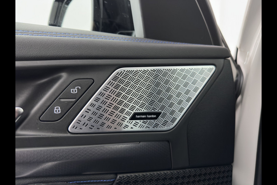 BMW iX1 xDrive30 M-Styling Launch Edition 67 kWh (3-Fase-11kW) {SoH-99%) (INCL.BTW) *LEATHER-MICROFIBRE | FULL-LED | HARMAN/KARDON | WIDESCREEN-DIGI-COCKPIT | CAMERA | PRIVACY-GLASS | SHIFT-PADDLES | SPORT-SEATS | NAVI-FULLMAP | DAB+ | 18''ALU | TOWBAR*