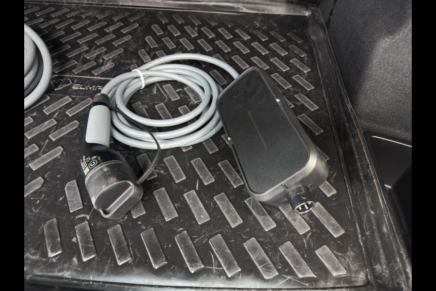 BMW iX1 xDrive30 M-Styling Launch Edition 67 kWh (3-Fase-11kW) {SoH-99%) (INCL.BTW) *LEATHER-MICROFIBRE | FULL-LED | HARMAN/KARDON | WIDESCREEN-DIGI-COCKPIT | CAMERA | PRIVACY-GLASS | SHIFT-PADDLES | SPORT-SEATS | NAVI-FULLMAP | DAB+ | 18''ALU | TOWBAR*