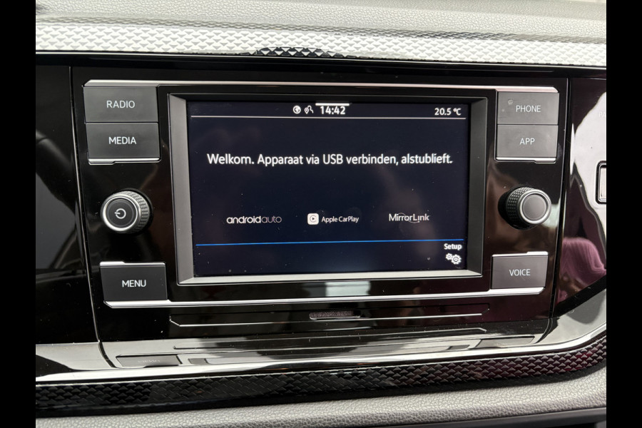 Volkswagen Polo 1.0 TSI Life Airco - Apple carplay - Navigatie - Parkeersensoren voor en achter - Licht metalen velgen 17 inch - Radio - Regensensor - Cruise control - Led verlichting - Bluetooth - Elektrische ramen - Start/stop systeem - Stuur leder - Stuur multifunctioneel - Centrale vergrendeling met afstandsbediening