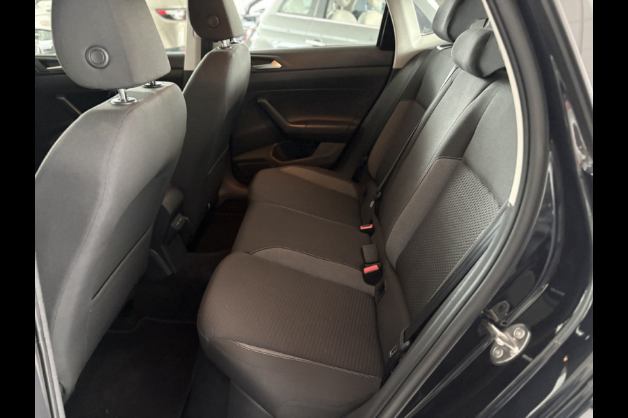Volkswagen Polo 1.0 TSI Life Airco - Apple carplay - Navigatie - Parkeersensoren voor en achter - Licht metalen velgen 17 inch - Radio - Regensensor - Cruise control - Led verlichting - Bluetooth - Elektrische ramen - Start/stop systeem - Stuur leder - Stuur multifunctioneel - Centrale vergrendeling met afstandsbediening