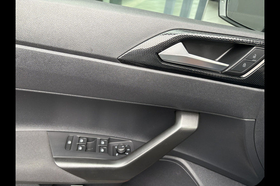 Volkswagen Polo 1.0 TSI Life Airco - Apple carplay - Navigatie - Parkeersensoren voor en achter - Licht metalen velgen 17 inch - Radio - Regensensor - Cruise control - Led verlichting - Bluetooth - Elektrische ramen - Start/stop systeem - Stuur leder - Stuur multifunctioneel - Centrale vergrendeling met afstandsbediening