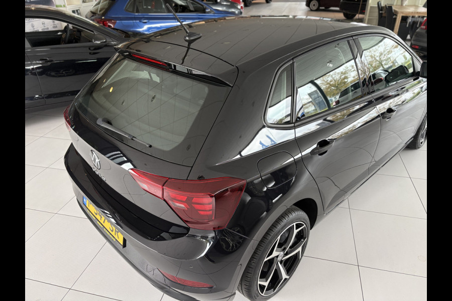 Volkswagen Polo 1.0 TSI Life Airco - Apple carplay - Navigatie - Parkeersensoren voor en achter - Licht metalen velgen 17 inch - Radio - Regensensor - Cruise control - Led verlichting - Bluetooth - Elektrische ramen - Start/stop systeem - Stuur leder - Stuur multifunctioneel - Centrale vergrendeling met afstandsbediening