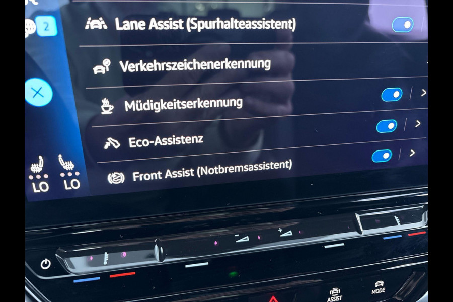 Volkswagen ID.4 Pro 77 kWh 174PK | Navigatie | Stoel- en stuurverwawiming | Keyless entry | Parkeerhulp | Parkeercamera|