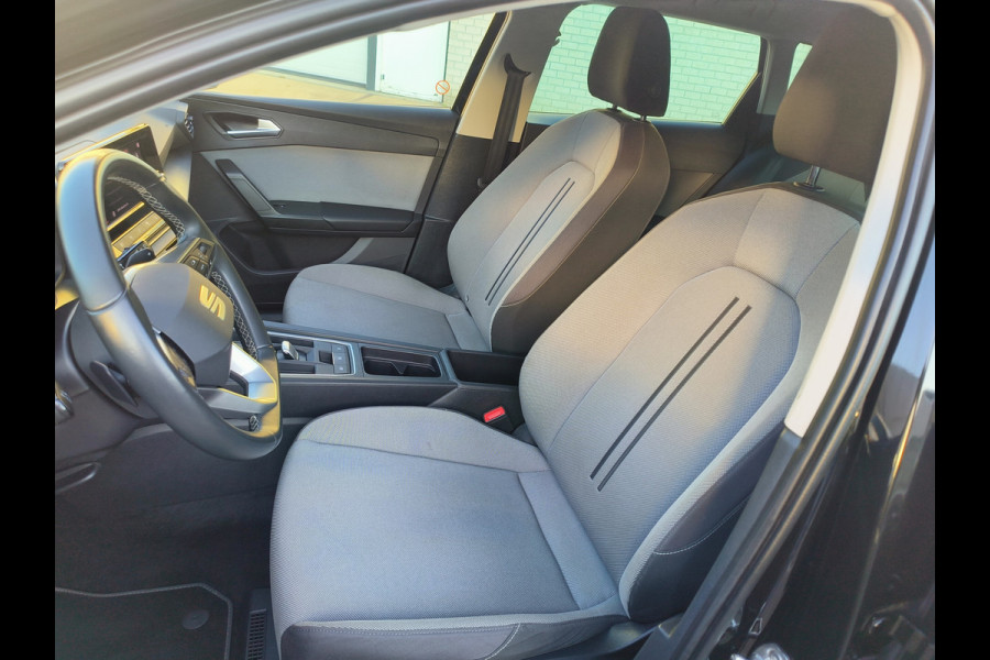 Seat Leon Sportstourer 1.0 eTSI Style Automaat uit 2024 Rijklaar + 12 maanden Bovag-garantie “Sinds 1970 | 5.000+ reviews | Score 9,5 | Service zoals ’t hoort” Henk Jongen Auto's in Helmond,  al 50 jaar service zoals 't hoort!