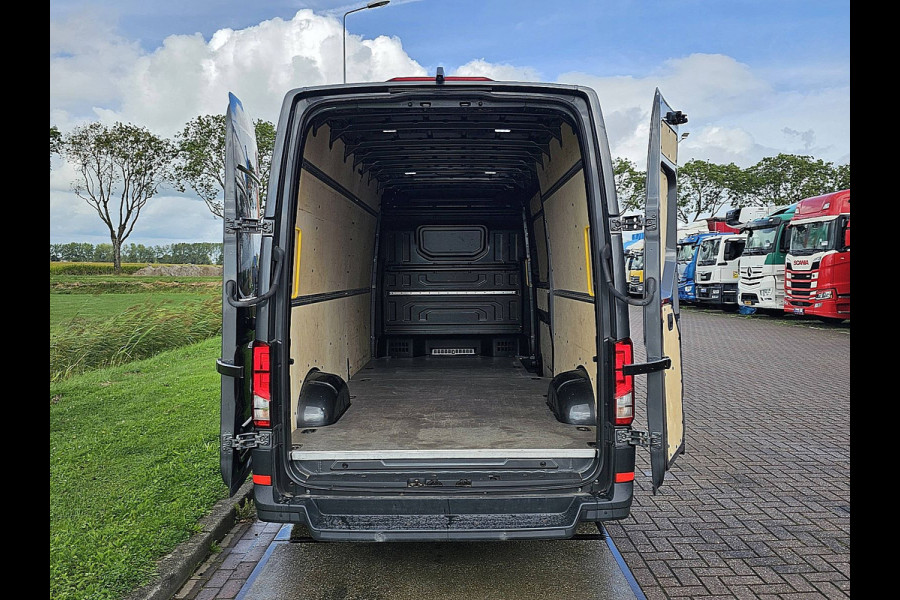 Volkswagen Crafter 35 2.0 TDI L4H3 4Motion Cruise control, Airco, Standkachel, Pdc, Carplay, Navi, Camera, Led, Lane-assist, Stoelverwarming, Dodehoek detectie