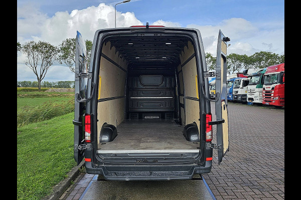 Volkswagen Crafter 35 2.0 TDI L4H3 4Motion Cruise control, Airco, Standkachel, Pdc, Carplay, Navi, Camera, Led, Lane-assist, Stoelverwarming, Dodehoek detectie