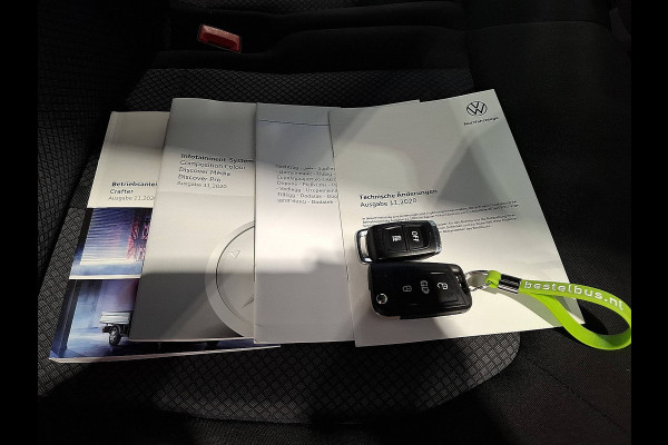 Volkswagen Crafter 35 2.0 TDI L4H3 4Motion Cruise control, Airco, Standkachel, Pdc, Carplay, Navi, Camera, Led, Lane-assist, Stoelverwarming, Dodehoek detectie
