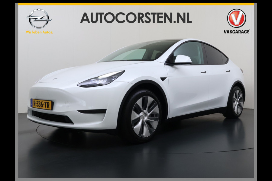 Tesla Model Y RWD 300PK LFP SOH 90% Trekhaak Warmtepomp Leder Camera's Elek.Stoelen+Memory Google®-Navi Panoramadak Stoel+Stuurverwarming Privacy Glas Lmv 19" Led Draadloos Tel. Laden Isofix AMD Ryzen™ Premium Audio 1.600KG Trekgewicht 1e Eigenaar Origineel Nederlandse Auto