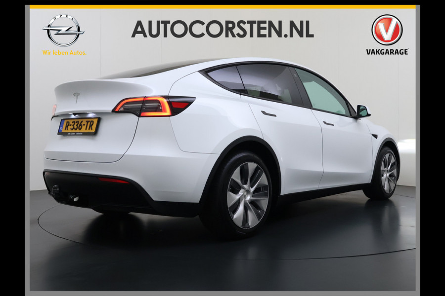 Tesla Model Y RWD 300PK LFP SOH 90% Trekhaak Warmtepomp Leder Camera's Elek.Stoelen+Memory Google®-Navi Panoramadak Stoel+Stuurverwarming Privacy Glas Lmv 19" Led Draadloos Tel. Laden Isofix AMD Ryzen™ Premium Audio 1.600KG Trekgewicht 1e Eigenaar Origineel Nederlandse Auto