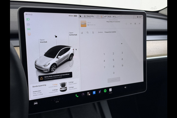 Tesla Model Y RWD 300PK LFP SOH 90% Trekhaak Warmtepomp Leder Camera's Elek.Stoelen+Memory Google®-Navi Panoramadak Stoel+Stuurverwarming Privacy Glas Lmv 19" Led Draadloos Tel. Laden Isofix AMD Ryzen™ Premium Audio 1.600KG Trekgewicht 1e Eigenaar Origineel Nederlandse Auto