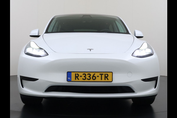 Tesla Model Y RWD 300PK LFP SOH 90% Trekhaak Warmtepomp Leder Camera's Elek.Stoelen+Memory Google®-Navi Panoramadak Stoel+Stuurverwarming Privacy Glas Lmv 19" Led Draadloos Tel. Laden Isofix AMD Ryzen™ Premium Audio 1.600KG Trekgewicht 1e Eigenaar Origineel Nederlandse Auto