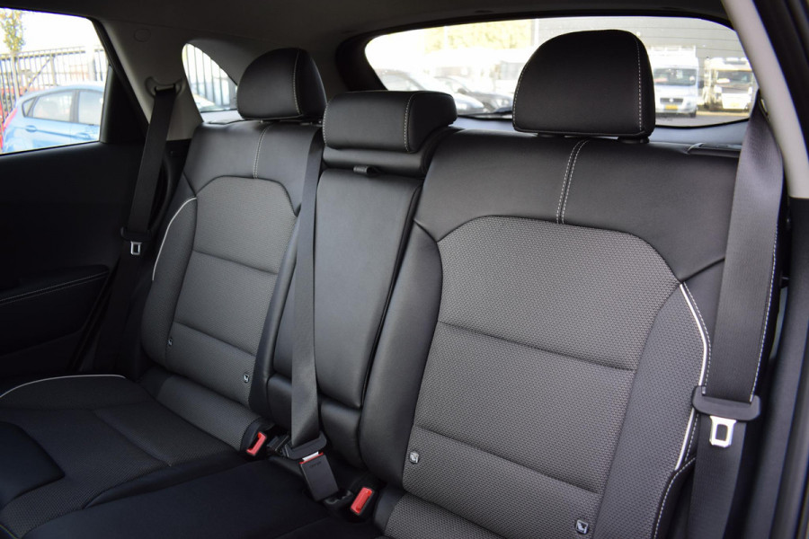 Kia e-Niro DynamicPlusLine 64 kWh | Schuifdak | CarPlay | Stuur- en Stoelverw. | Half Leer