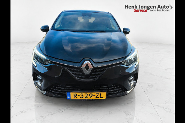 Renault Clio 1.0 TCe 90 Evolution uit 2023 Rijklaar + 12 maanden Bovag-garantie “Sinds 1970 | 5.000+ reviews | Score 9,5 | Service zoals ’t hoort” Henk Jongen Auto's in Helmond,  al 50 jaar service zoals 't hoort!