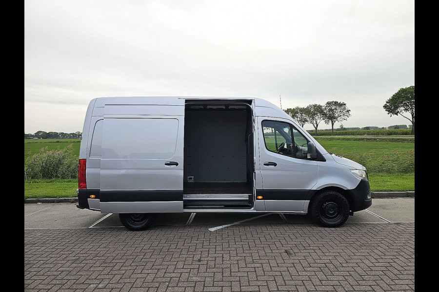 Mercedes-Benz Sprinter 317 L2H2 Cruise control, Airco, Pdc, Mbux, Carplay, Camera, Climate control