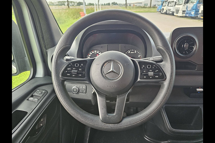 Mercedes-Benz Sprinter 317 L2H2 Cruise control, Airco, Pdc, Mbux, Carplay, Camera, Climate control