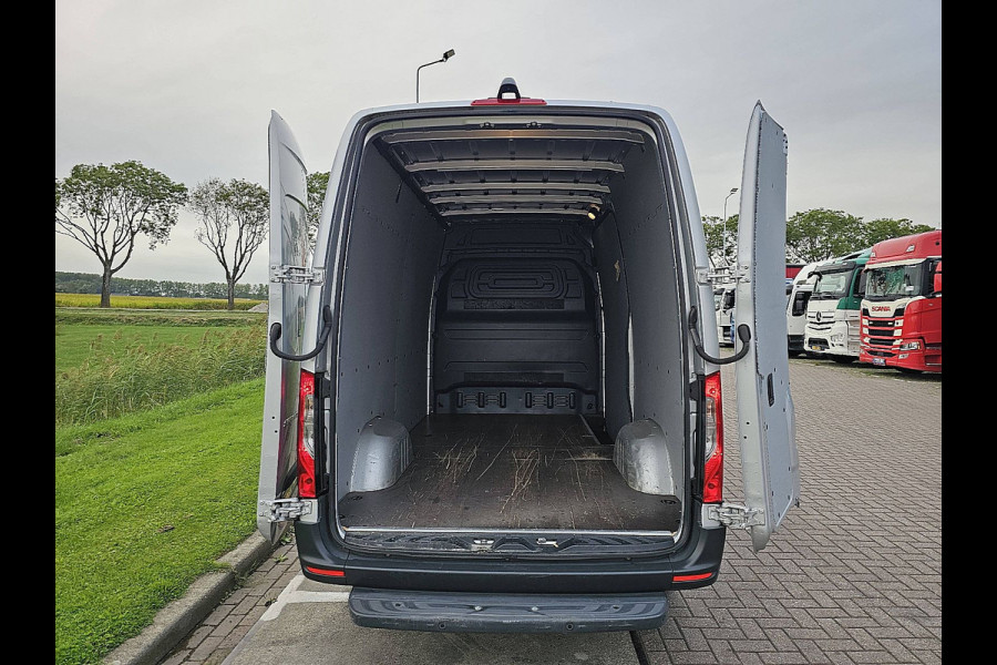 Mercedes-Benz Sprinter 317 L2H2 Cruise control, Airco, Pdc, Mbux, Carplay, Camera, Climate control