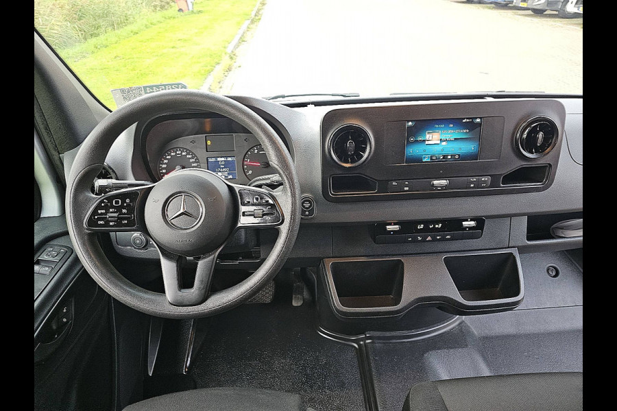 Mercedes-Benz Sprinter 317 L2H2 Cruise control, Airco, Pdc, Mbux, Carplay, Camera, Climate control