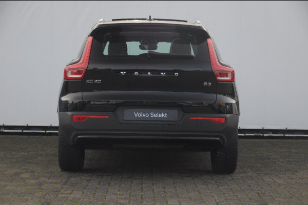 Volvo XC40 B3 177PK Automaat Ultimate Dark / Adaptive cruise control  / Elektrische stoelen / Harman Kardon audio / Pilot assist / Stoel en stuur verwarming / Elektrische achterklep / Parkeersensoren met camera