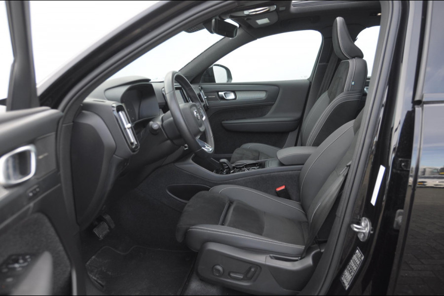 Volvo XC40 B3 177PK Automaat Ultimate Dark / Adaptive cruise control  / Elektrische stoelen / Harman Kardon audio / Pilot assist / Stoel en stuur verwarming / Elektrische achterklep / Parkeersensoren met camera