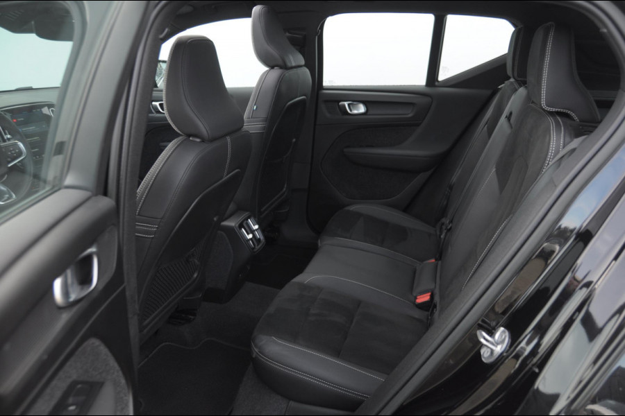 Volvo XC40 B3 177PK Automaat Ultimate Dark / Adaptive cruise control  / Elektrische stoelen / Harman Kardon audio / Pilot assist / Stoel en stuur verwarming / Elektrische achterklep / Parkeersensoren met camera