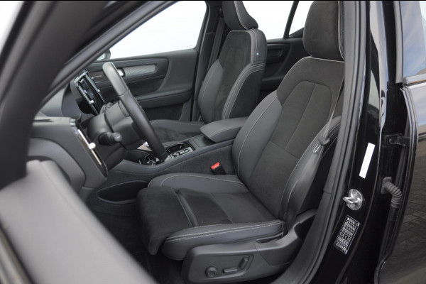 Volvo XC40 B3 177PK Automaat Ultimate Dark / Adaptive cruise control  / Elektrische stoelen / Harman Kardon audio / Pilot assist / Stoel en stuur verwarming / Elektrische achterklep / Parkeersensoren met camera