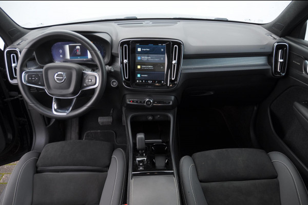 Volvo XC40 B3 177PK Automaat Ultimate Dark / Adaptive cruise control  / Elektrische stoelen / Harman Kardon audio / Pilot assist / Stoel en stuur verwarming / Elektrische achterklep / Parkeersensoren met camera