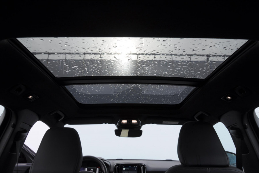 Volvo XC40 B3 177PK Automaat Ultimate Dark / Adaptive cruise control  / Elektrische stoelen / Harman Kardon audio / Pilot assist / Stoel en stuur verwarming / Elektrische achterklep / Parkeersensoren met camera