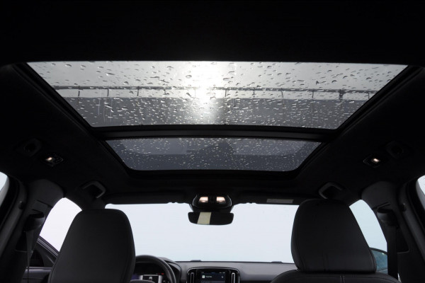 Volvo XC40 B3 177PK Automaat Ultimate Dark / Adaptive cruise control  / Elektrische stoelen / Harman Kardon audio / Pilot assist / Stoel en stuur verwarming / Elektrische achterklep / Parkeersensoren met camera