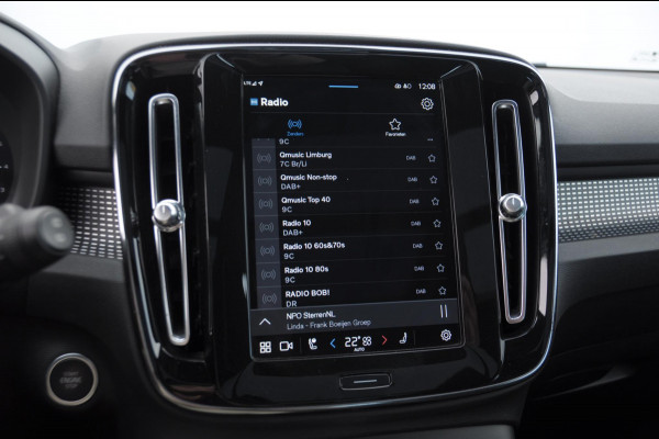 Volvo XC40 B3 177PK Automaat Ultimate Dark / Adaptive cruise control  / Elektrische stoelen / Harman Kardon audio / Pilot assist / Stoel en stuur verwarming / Elektrische achterklep / Parkeersensoren met camera