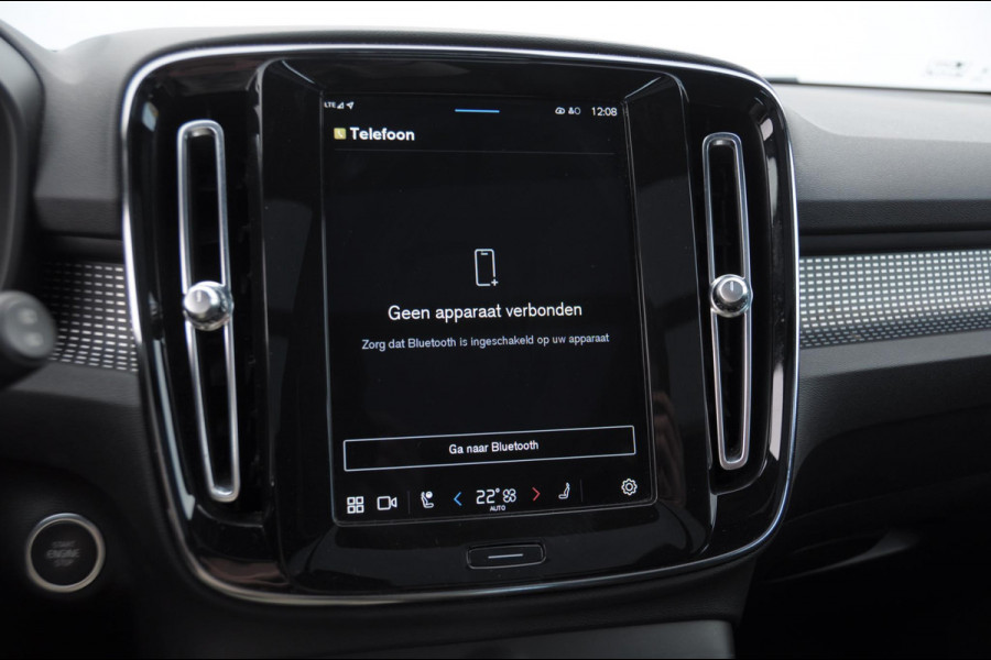 Volvo XC40 B3 177PK Automaat Ultimate Dark / Adaptive cruise control  / Elektrische stoelen / Harman Kardon audio / Pilot assist / Stoel en stuur verwarming / Elektrische achterklep / Parkeersensoren met camera
