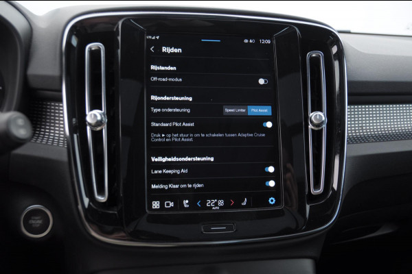 Volvo XC40 B3 177PK Automaat Ultimate Dark / Adaptive cruise control  / Elektrische stoelen / Harman Kardon audio / Pilot assist / Stoel en stuur verwarming / Elektrische achterklep / Parkeersensoren met camera