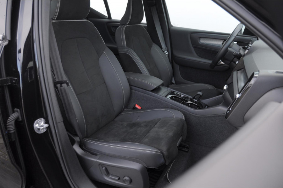 Volvo XC40 B3 177PK Automaat Ultimate Dark / Adaptive cruise control  / Elektrische stoelen / Harman Kardon audio / Pilot assist / Stoel en stuur verwarming / Elektrische achterklep / Parkeersensoren met camera