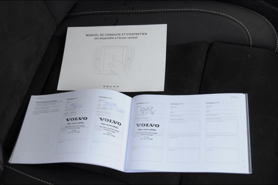 Volvo XC40 B3 177PK Automaat Ultimate Dark / Adaptive cruise control  / Elektrische stoelen / Harman Kardon audio / Pilot assist / Stoel en stuur verwarming / Elektrische achterklep / Parkeersensoren met camera