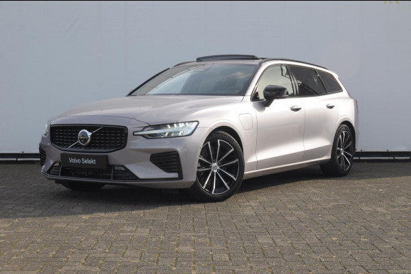Volvo V60 T8 455PK Automaat Plug-in hybrid AWD Plus Dark Trekhaak / Head up display / / Trekhaak / Panoramadak / Keyless entry / Elektrische achterklep / Stoel - en stuurwielverwarming / BLIS / Adaptieve cruise control / Parkeersensoren met camera