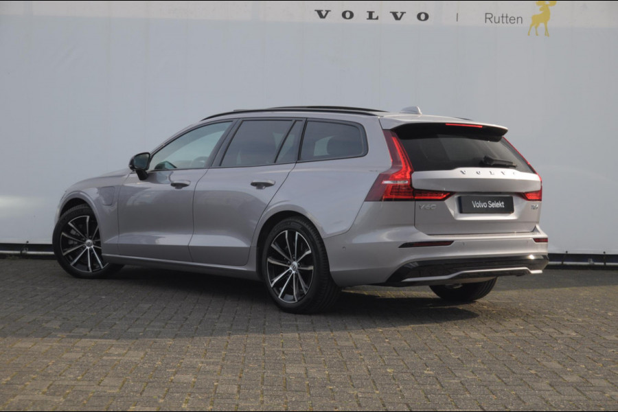 Volvo V60 T8 455PK Automaat Plug-in hybrid AWD Plus Dark Trekhaak / Head up display / / Trekhaak / Panoramadak / Keyless entry / Elektrische achterklep / Stoel - en stuurwielverwarming / BLIS / Adaptieve cruise control / Parkeersensoren met camera