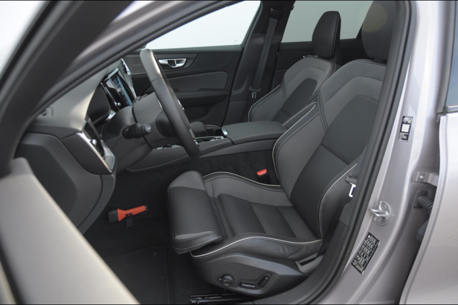 Volvo V60 T8 455PK Automaat Plug-in hybrid AWD Plus Dark Trekhaak / Head up display / / Trekhaak / Panoramadak / Keyless entry / Elektrische achterklep / Stoel - en stuurwielverwarming / BLIS / Adaptieve cruise control / Parkeersensoren met camera