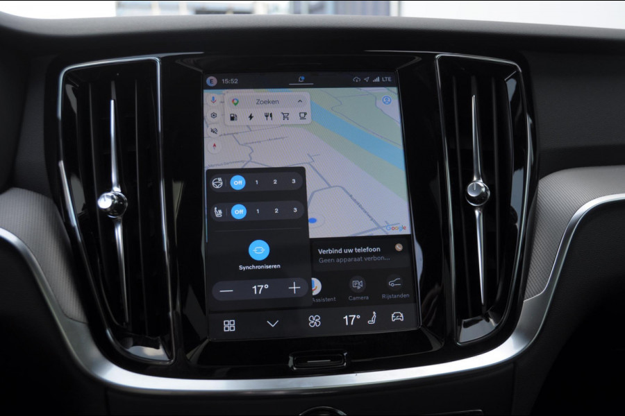 Volvo V60 T8 455PK Automaat Plug-in hybrid AWD Plus Dark Trekhaak / Head up display / / Trekhaak / Panoramadak / Keyless entry / Elektrische achterklep / Stoel - en stuurwielverwarming / BLIS / Adaptieve cruise control / Parkeersensoren met camera
