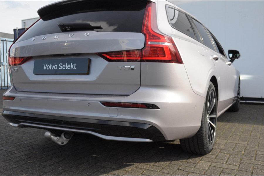 Volvo V60 T8 455PK Automaat Plug-in hybrid AWD Plus Dark Trekhaak / Head up display / / Trekhaak / Panoramadak / Keyless entry / Elektrische achterklep / Stoel - en stuurwielverwarming / BLIS / Adaptieve cruise control / Parkeersensoren met camera